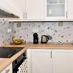 Captain Theo\'S Modern Apartment Maria