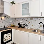 Captain Theo\'S Modern Apartment Maria