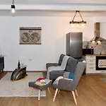 Captain Theo\'S Modern Apartment Maria