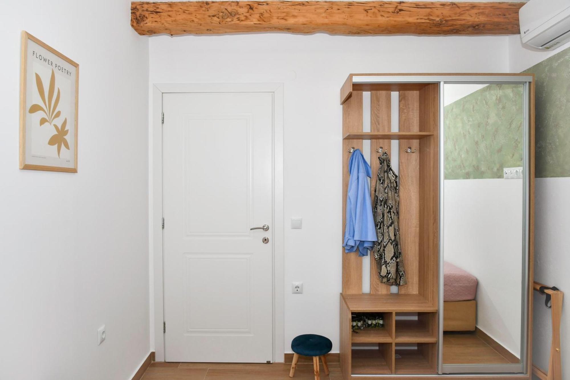 Apartment Captain Theo's Modern Maria Lefkimmi (Corfu)