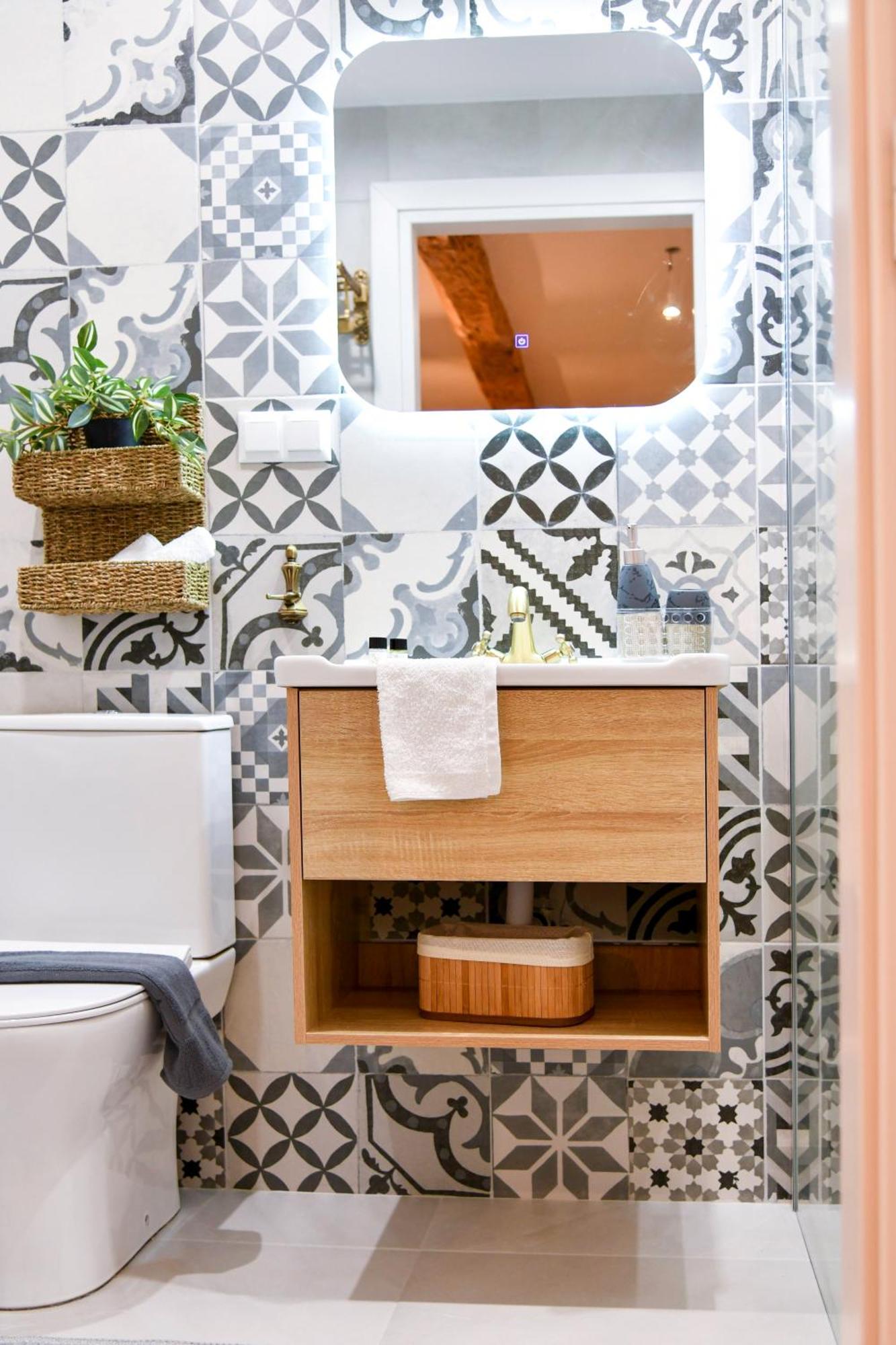 Captain Theo's Modern Maria Apartment *