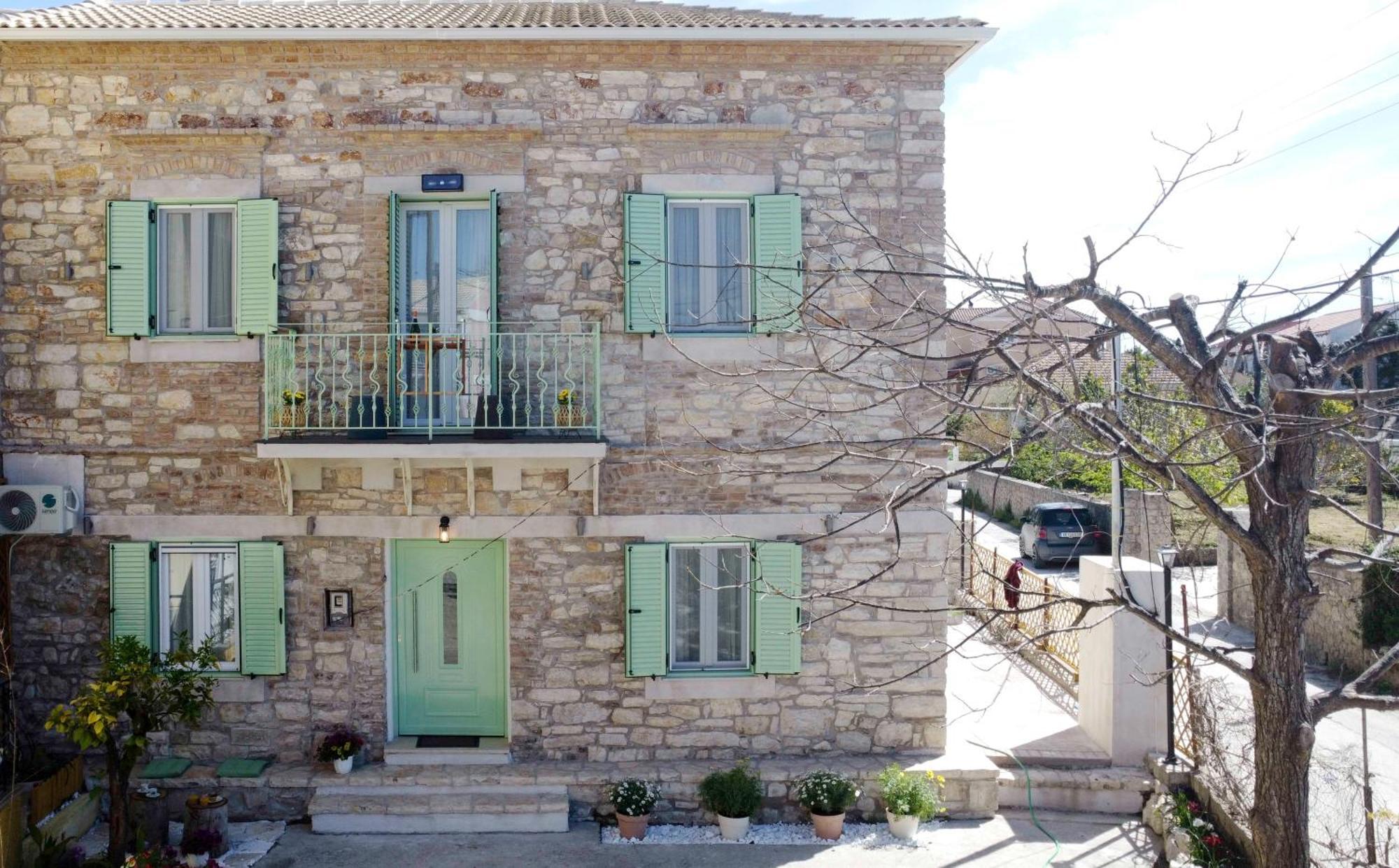 Apartment Captain Theo's Modern Maria Lefkimmi (Corfu)